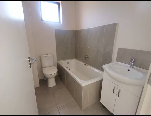 3 BEDROOM FLAT TO LET IN FYNNLAND